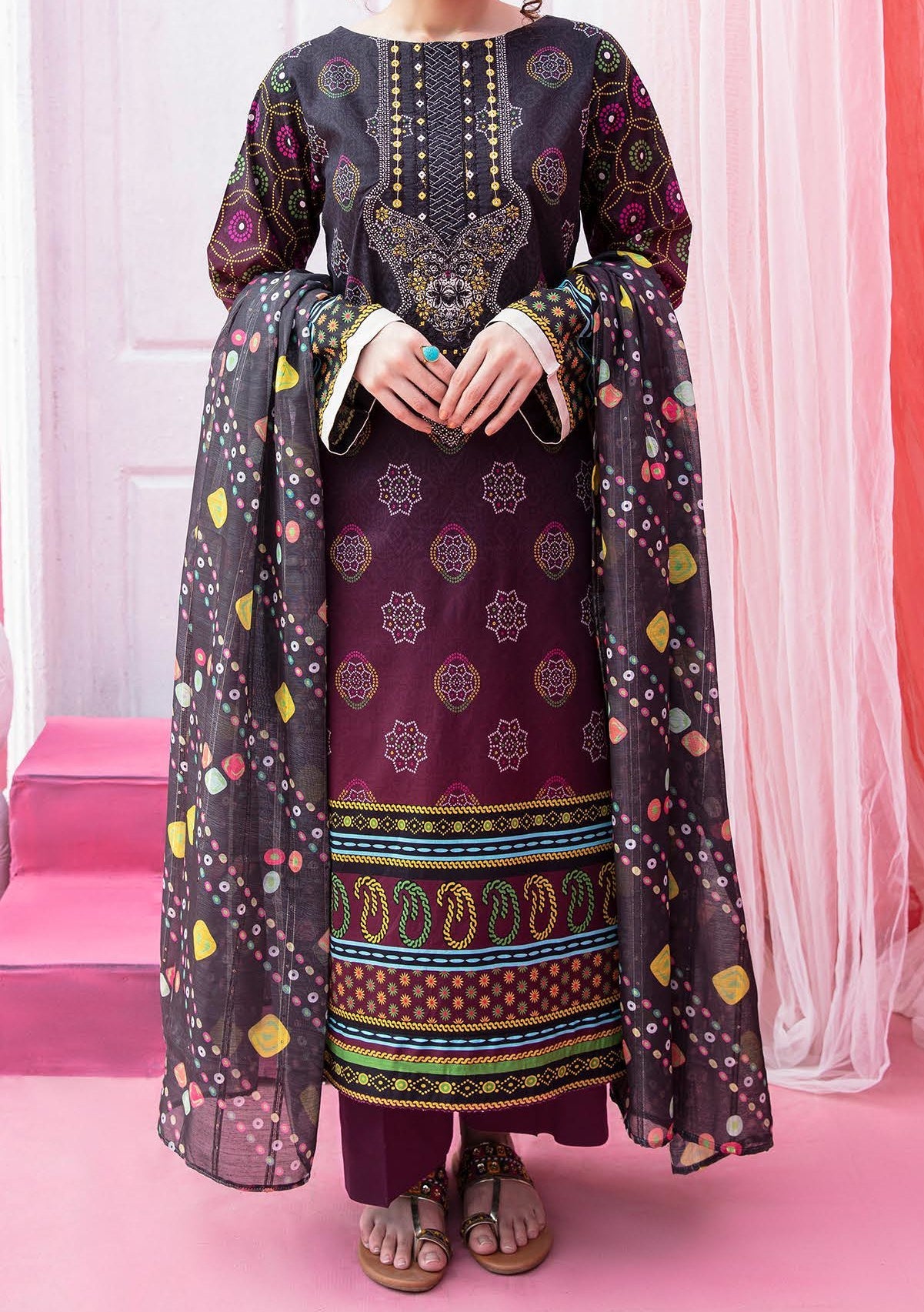 Gulljee Chunri Pakistani Embroidered Lawn - db22710